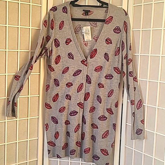 New Torrid lips 💋 cardigan - Picture 1 of 5